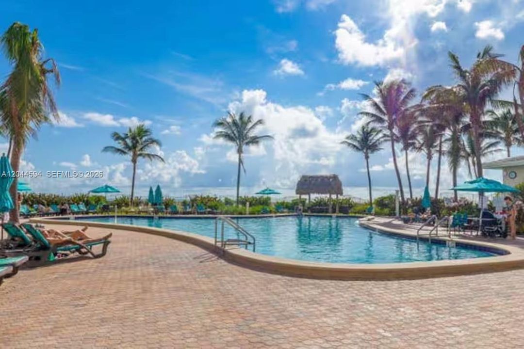 For Sale: $420,000 (1 beds, 1 baths, 874 Square Feet)