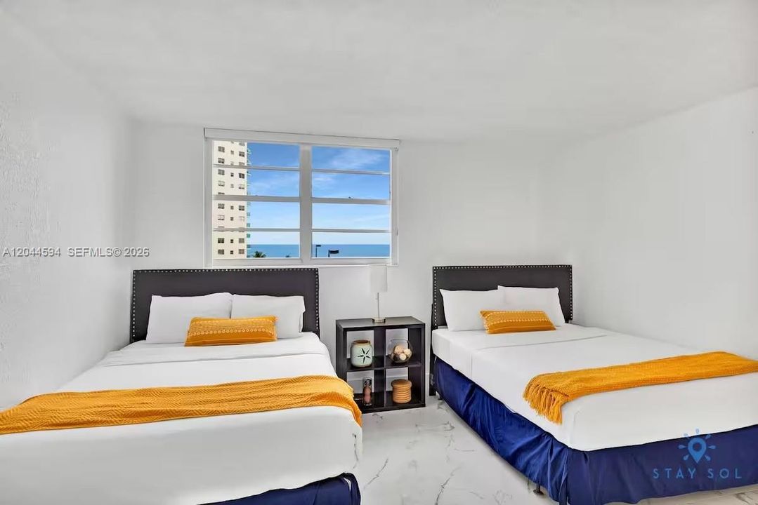 For Sale: $420,000 (1 beds, 1 baths, 874 Square Feet)