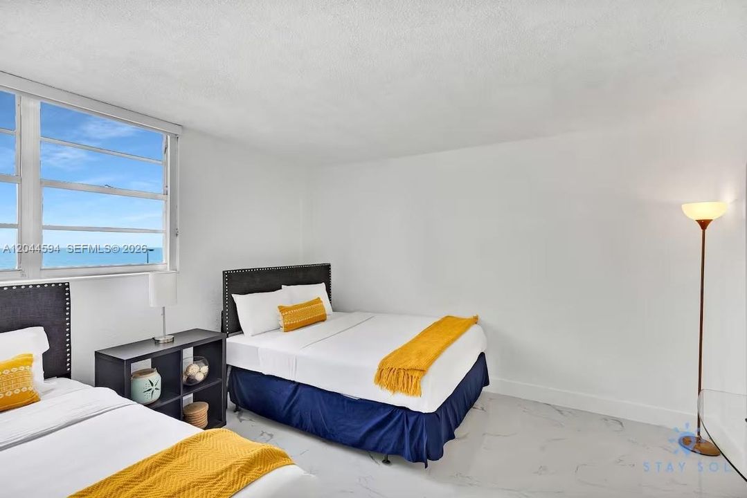 For Sale: $420,000 (1 beds, 1 baths, 874 Square Feet)