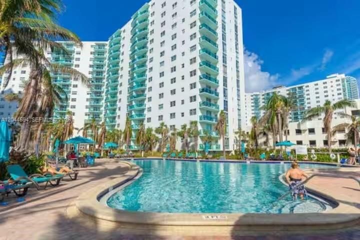 For Sale: $420,000 (1 beds, 1 baths, 874 Square Feet)