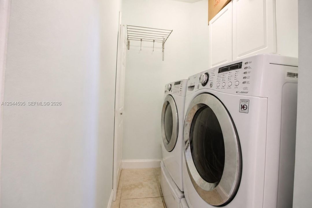 В аренду: $4,245 (4 спален, 3 ванн, 2646 Квадратных фут)