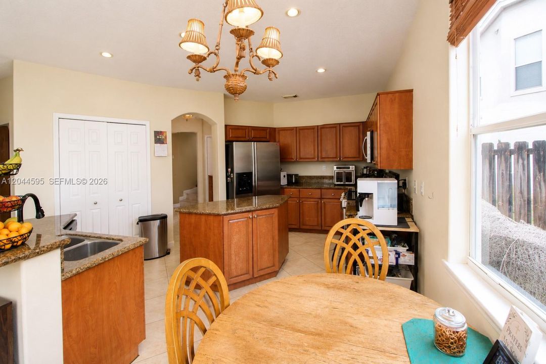 В аренду: $4,245 (4 спален, 3 ванн, 2646 Квадратных фут)