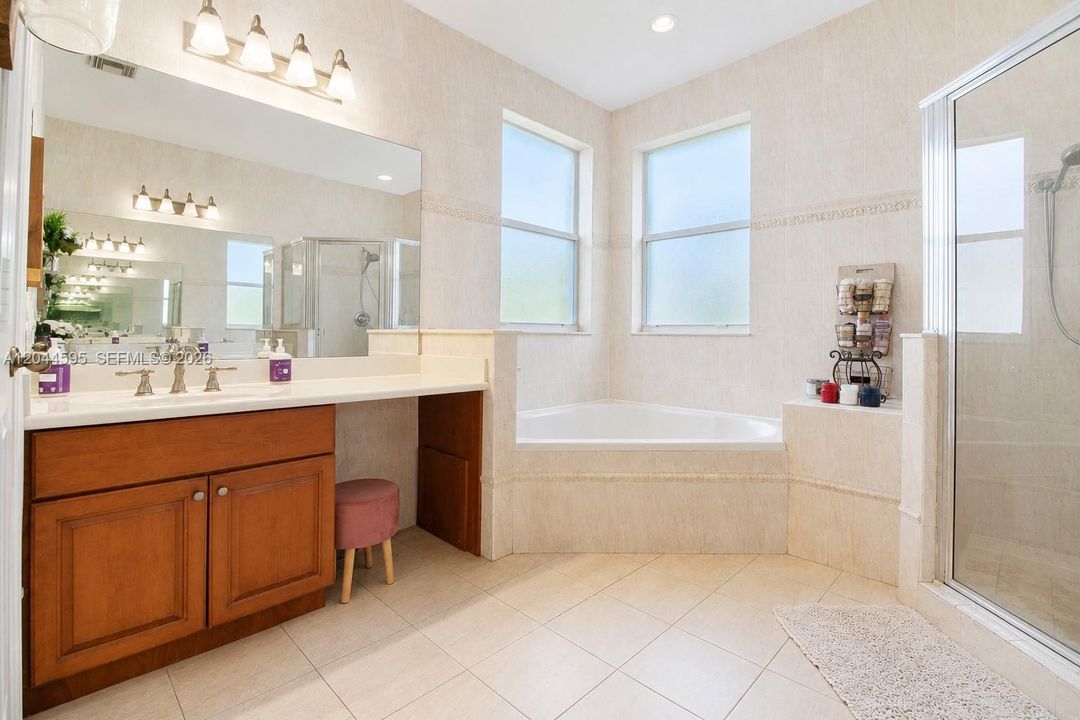 В аренду: $4,245 (4 спален, 3 ванн, 2646 Квадратных фут)