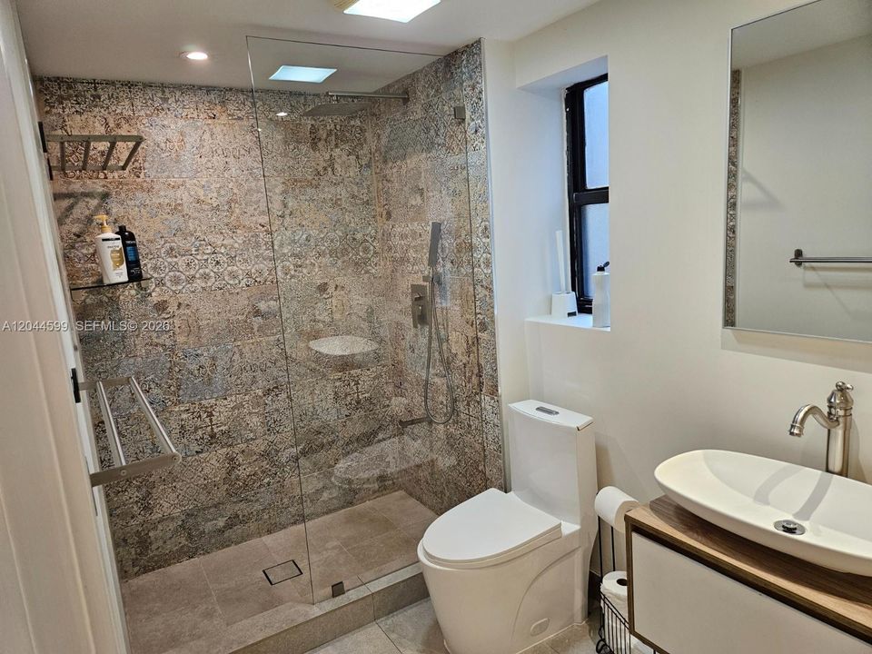 В аренду: $3,600 (3 спален, 2 ванн, 1380 Квадратных фут)