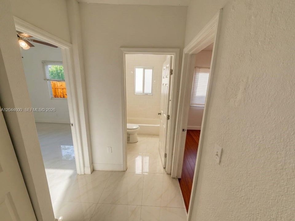 В аренду: $2,199 (3 спален, 1 ванн, 998 Квадратных фут)