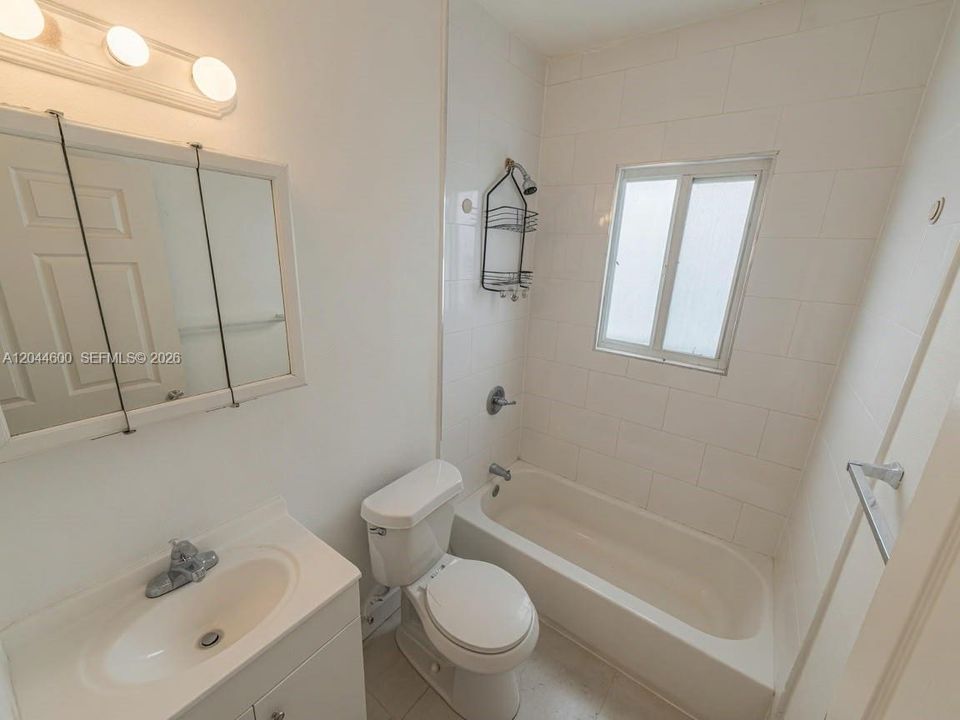 В аренду: $2,199 (3 спален, 1 ванн, 998 Квадратных фут)