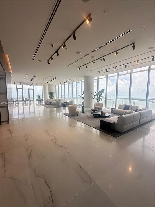 For Sale: $1,775,000 (2 beds, 2 baths, 1578 Square Feet)