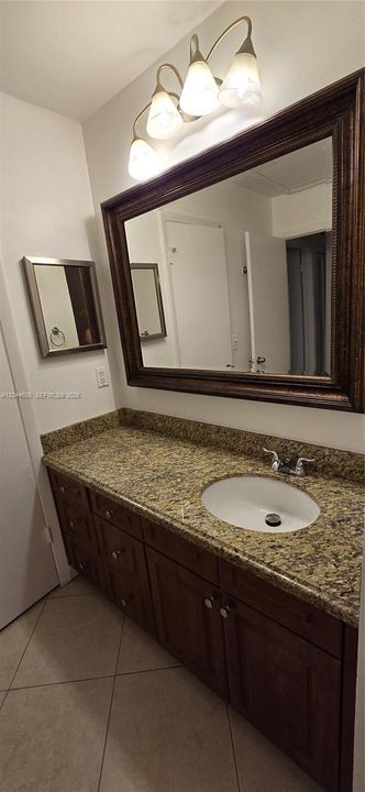 For Rent: $1,800 (1 beds, 1 baths, 734 Square Feet)