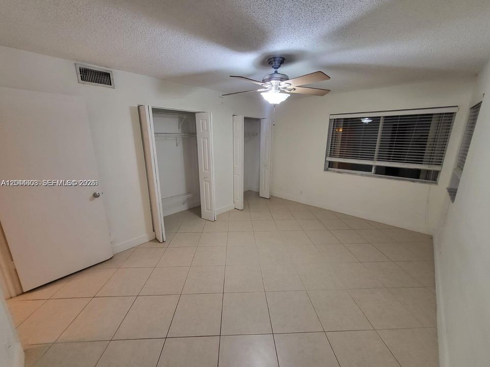 For Rent: $1,800 (1 beds, 1 baths, 734 Square Feet)