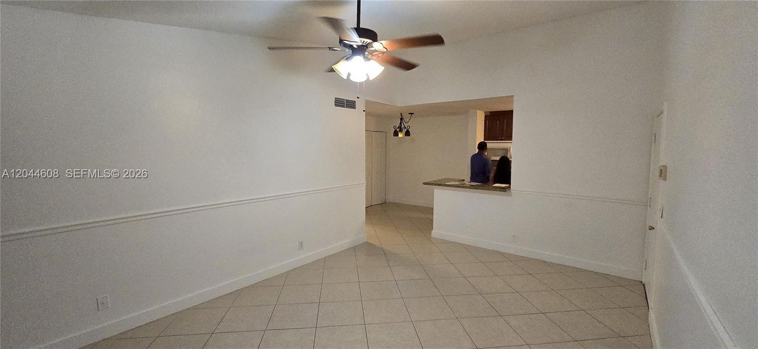 For Rent: $1,800 (1 beds, 1 baths, 734 Square Feet)