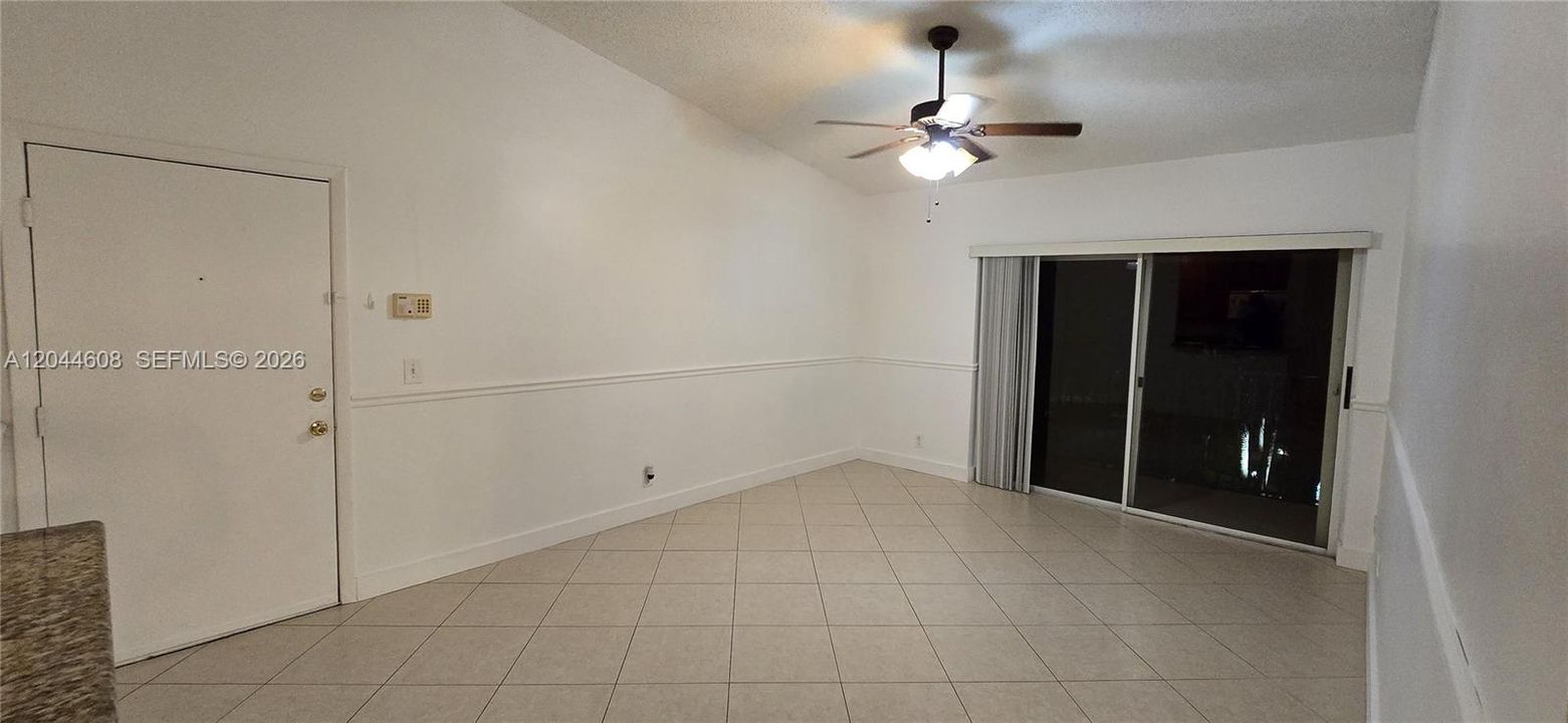 For Rent: $1,800 (1 beds, 1 baths, 734 Square Feet)