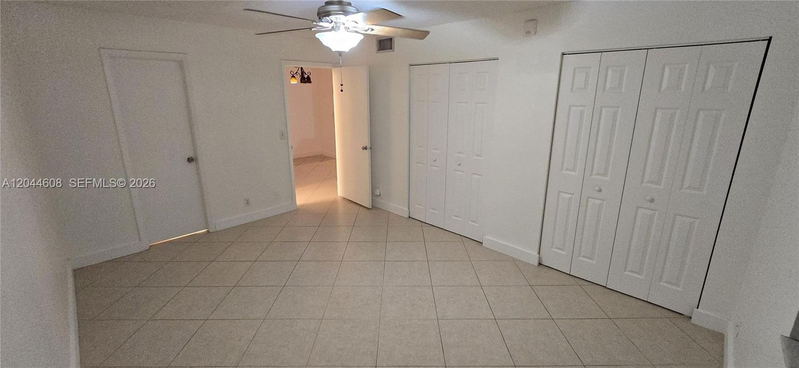 For Rent: $1,800 (1 beds, 1 baths, 734 Square Feet)