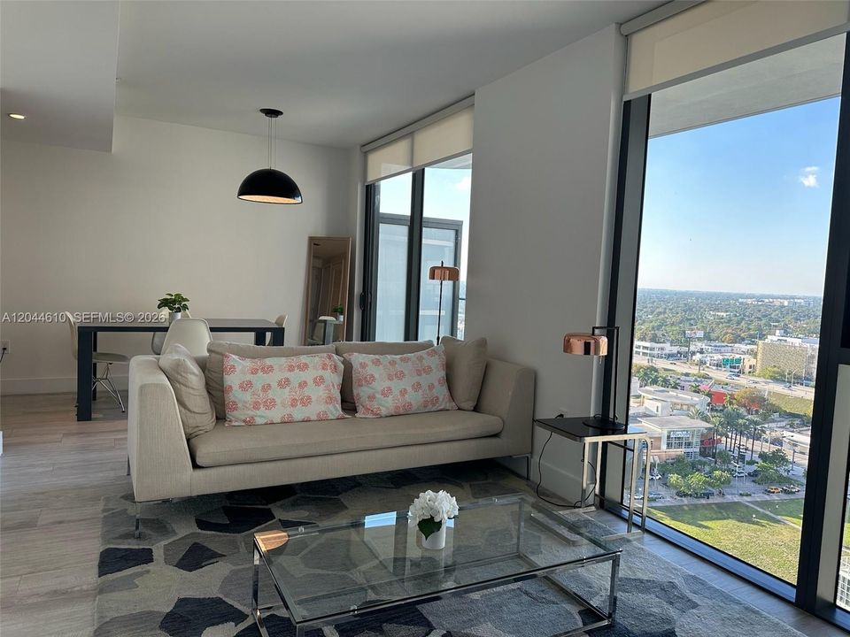 For Rent: $4,500 (1 beds, 1 baths, 621 Square Feet)