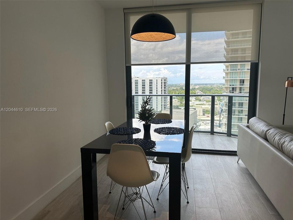For Rent: $4,500 (1 beds, 1 baths, 621 Square Feet)