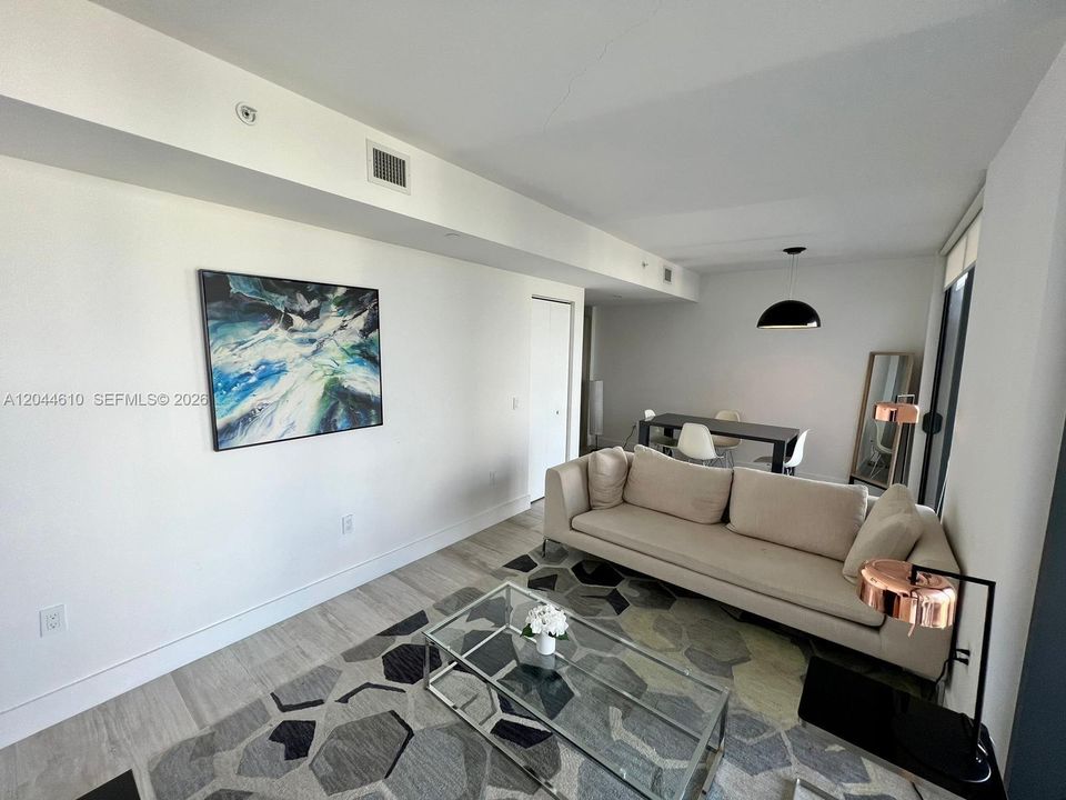 For Rent: $4,500 (1 beds, 1 baths, 621 Square Feet)