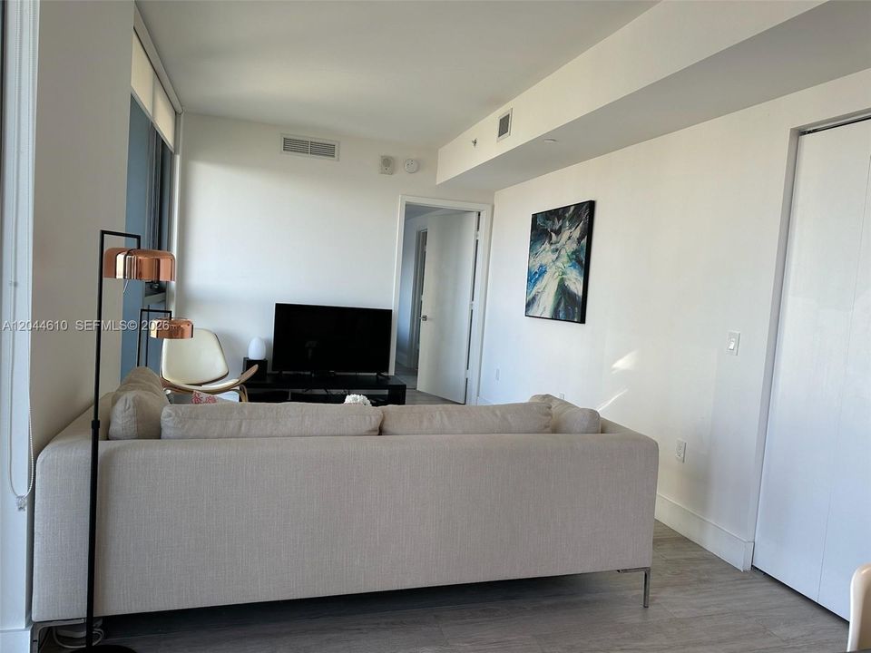 For Rent: $4,500 (1 beds, 1 baths, 621 Square Feet)