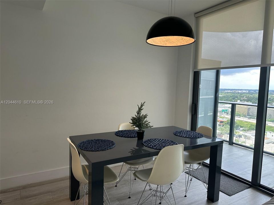 For Rent: $4,500 (1 beds, 1 baths, 621 Square Feet)