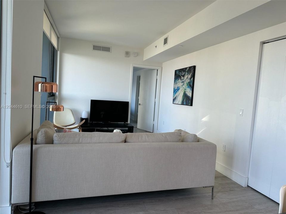 For Rent: $4,500 (1 beds, 1 baths, 621 Square Feet)