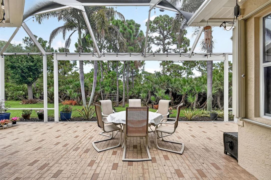 Live Large with Screen Enclosed Lanai