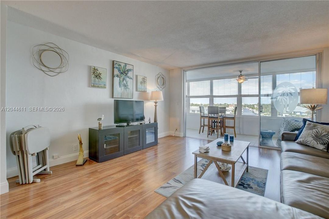 En Venta: $279,000 (1 camas, 1 baños, 850 Pies cuadrados)