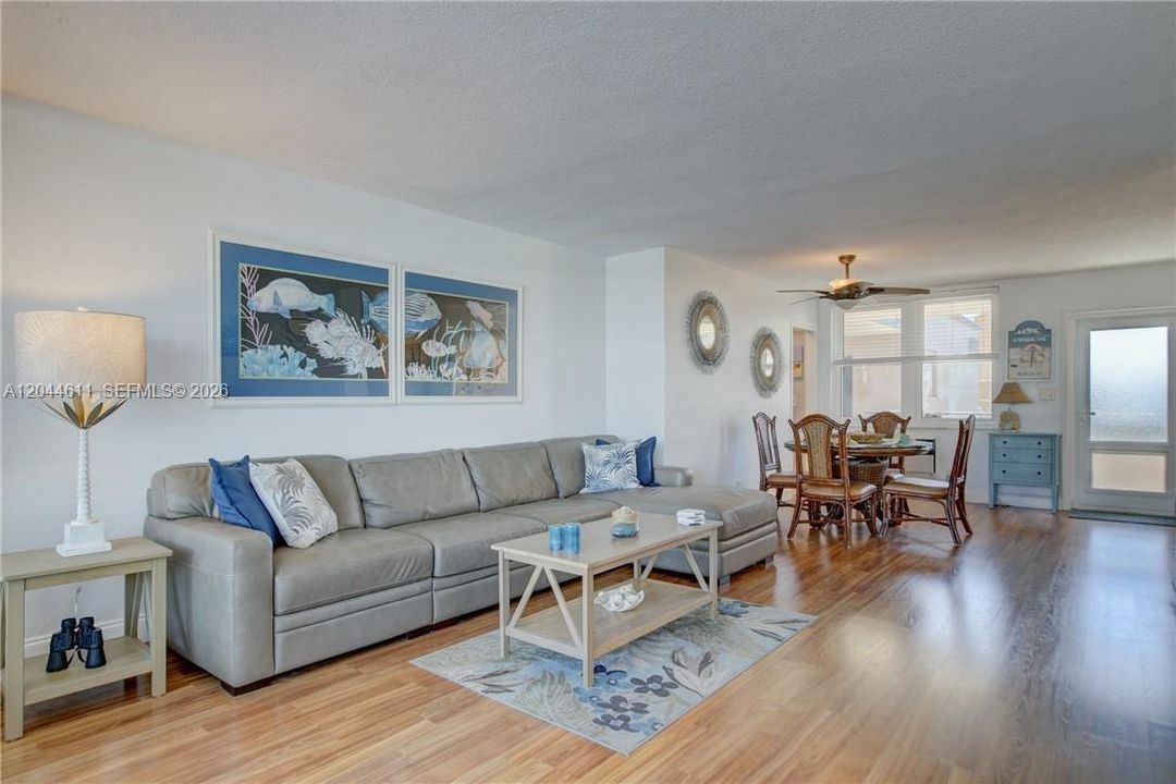En Venta: $279,000 (1 camas, 1 baños, 850 Pies cuadrados)
