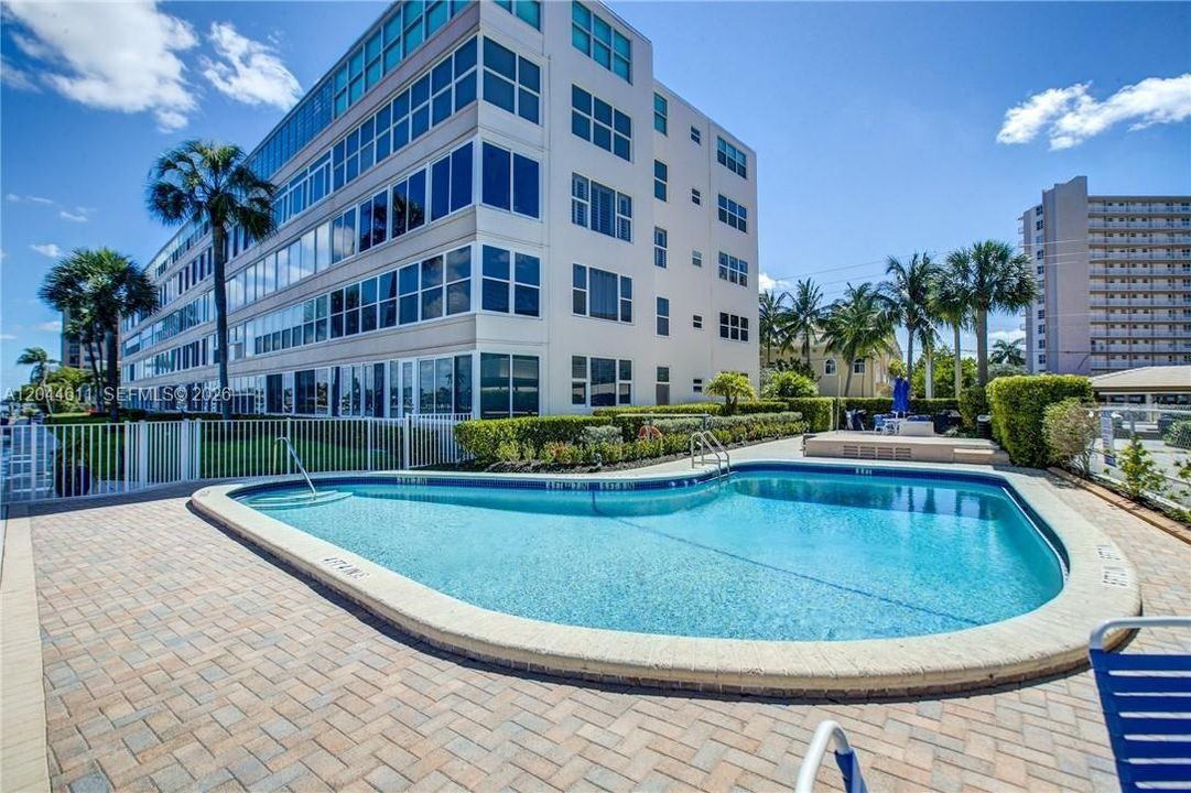 En Venta: $279,000 (1 camas, 1 baños, 850 Pies cuadrados)