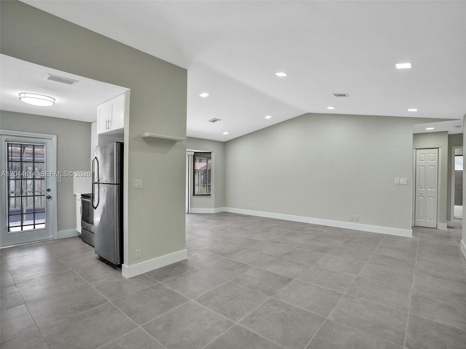 For Rent: $3,400 (3 beds, 2 baths, 1211 Square Feet)