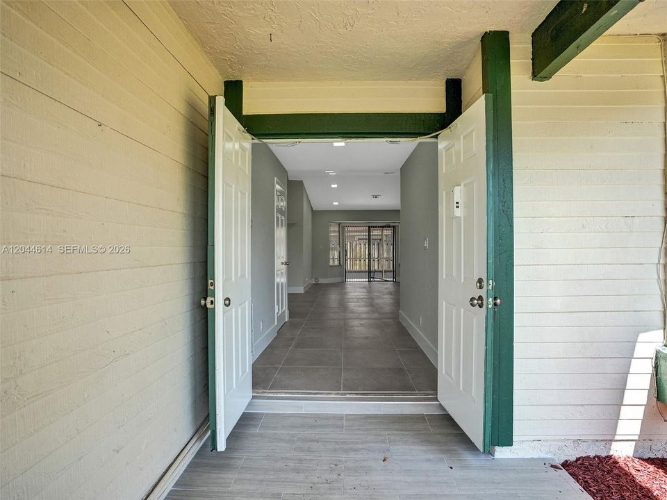 For Rent: $3,400 (3 beds, 2 baths, 1211 Square Feet)