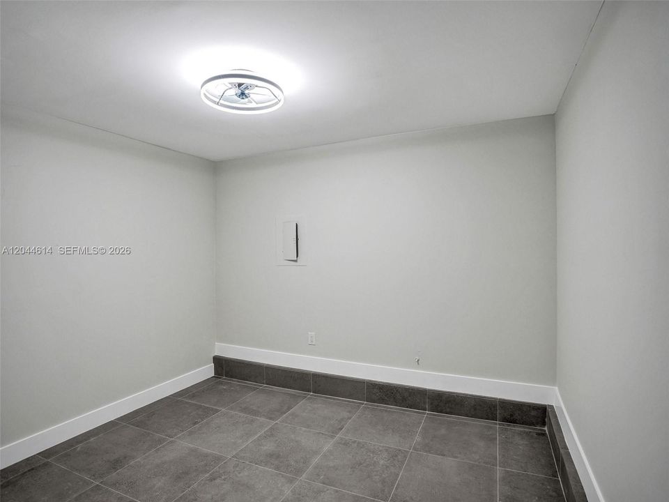 For Rent: $3,400 (3 beds, 2 baths, 1211 Square Feet)