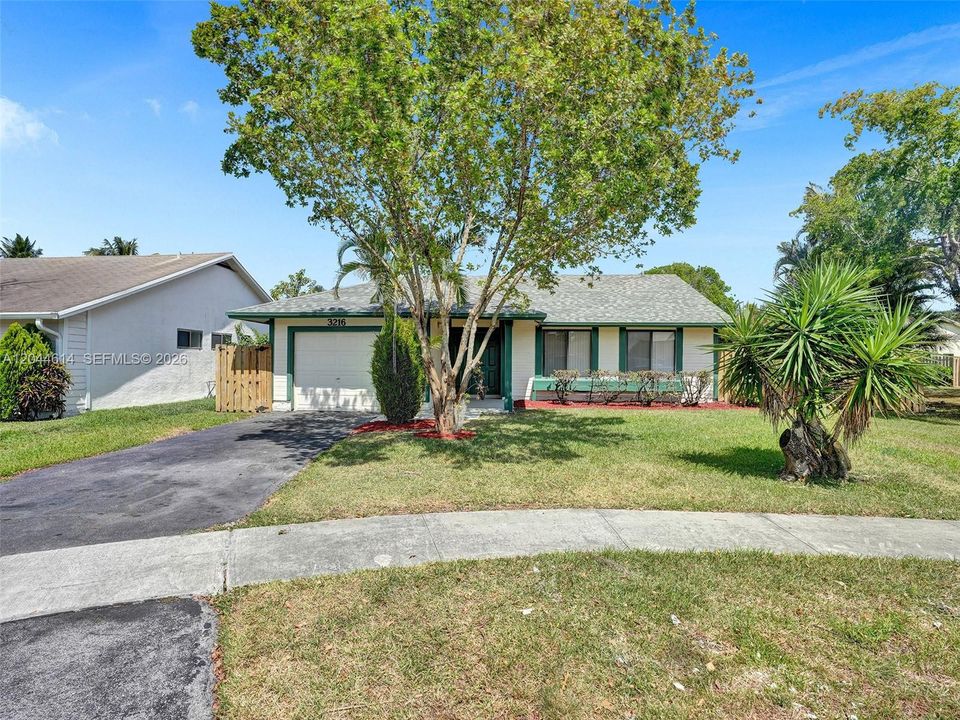 For Rent: $3,400 (3 beds, 2 baths, 1211 Square Feet)