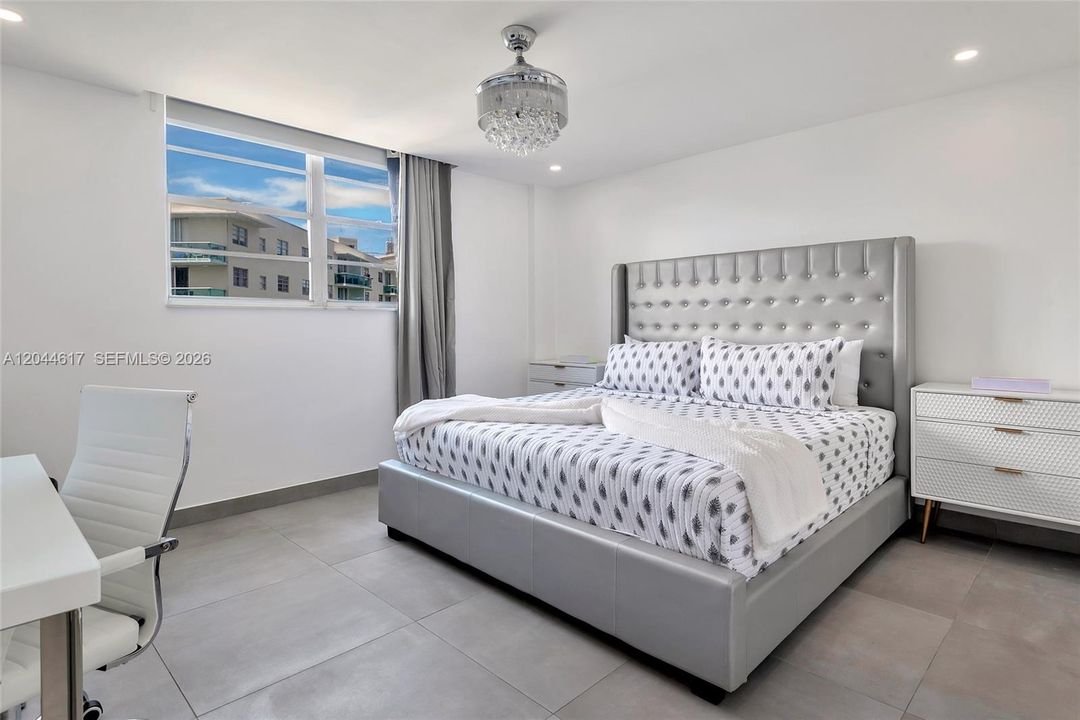 For Rent: $2,750 (2 beds, 1 baths, 905 Square Feet)