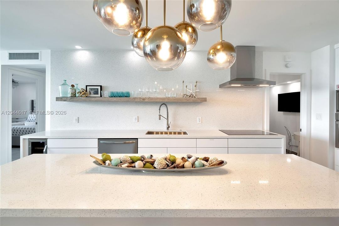 For Rent: $2,750 (2 beds, 1 baths, 905 Square Feet)