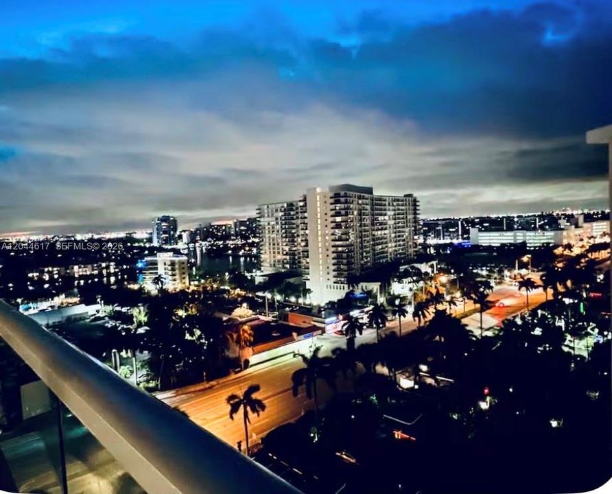 For Rent: $2,750 (2 beds, 1 baths, 905 Square Feet)