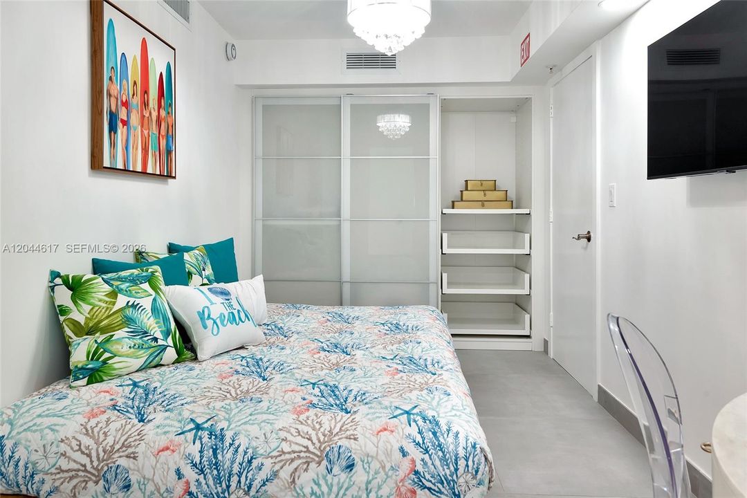 For Rent: $2,750 (2 beds, 1 baths, 905 Square Feet)