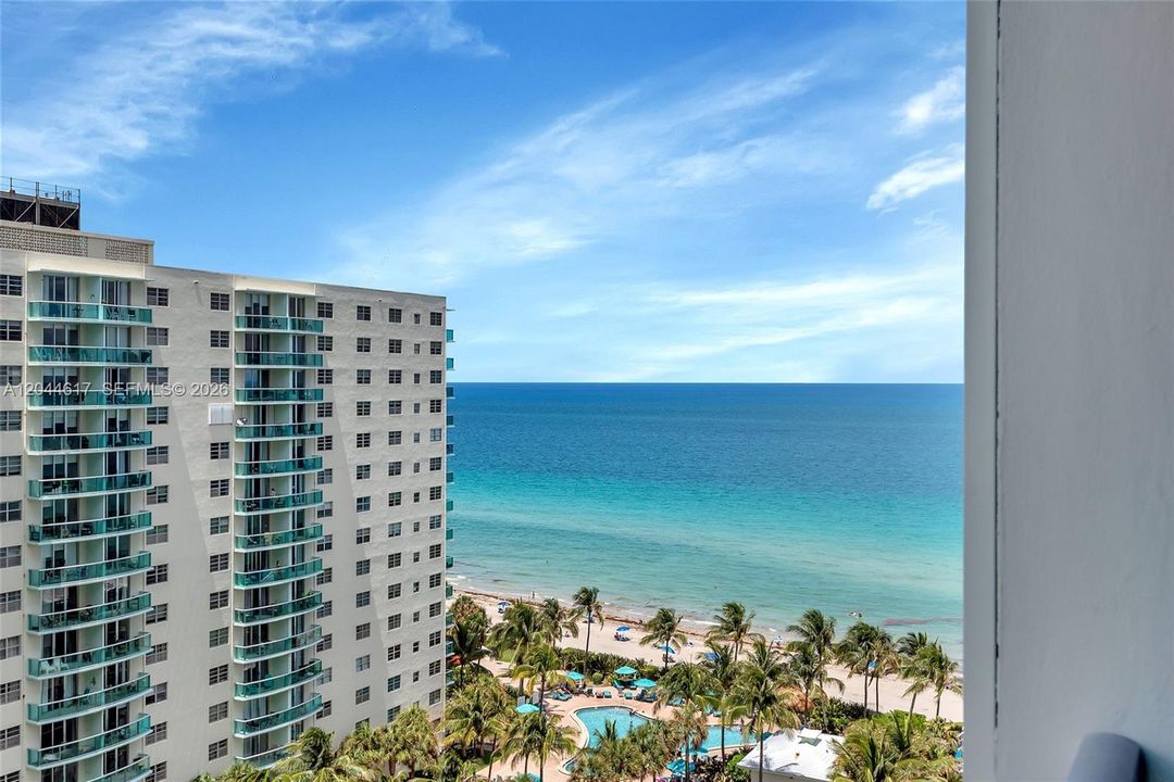 For Rent: $2,750 (2 beds, 1 baths, 905 Square Feet)