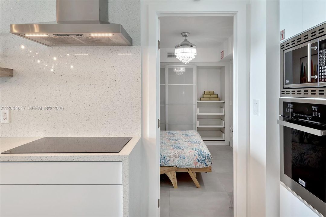 For Rent: $2,750 (2 beds, 1 baths, 905 Square Feet)