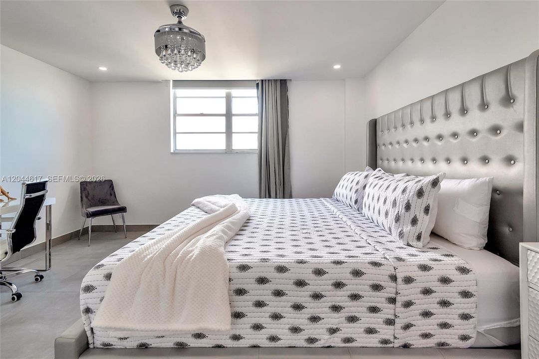 For Rent: $2,750 (2 beds, 1 baths, 905 Square Feet)