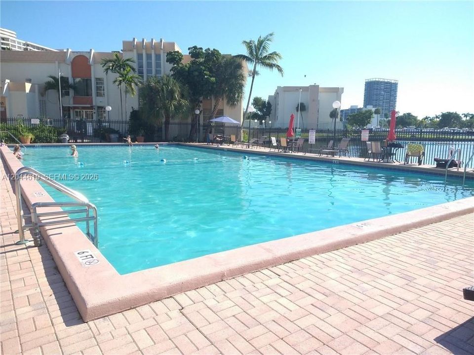 For Rent: $2,400 (2 beds, 2 baths, 1210 Square Feet)