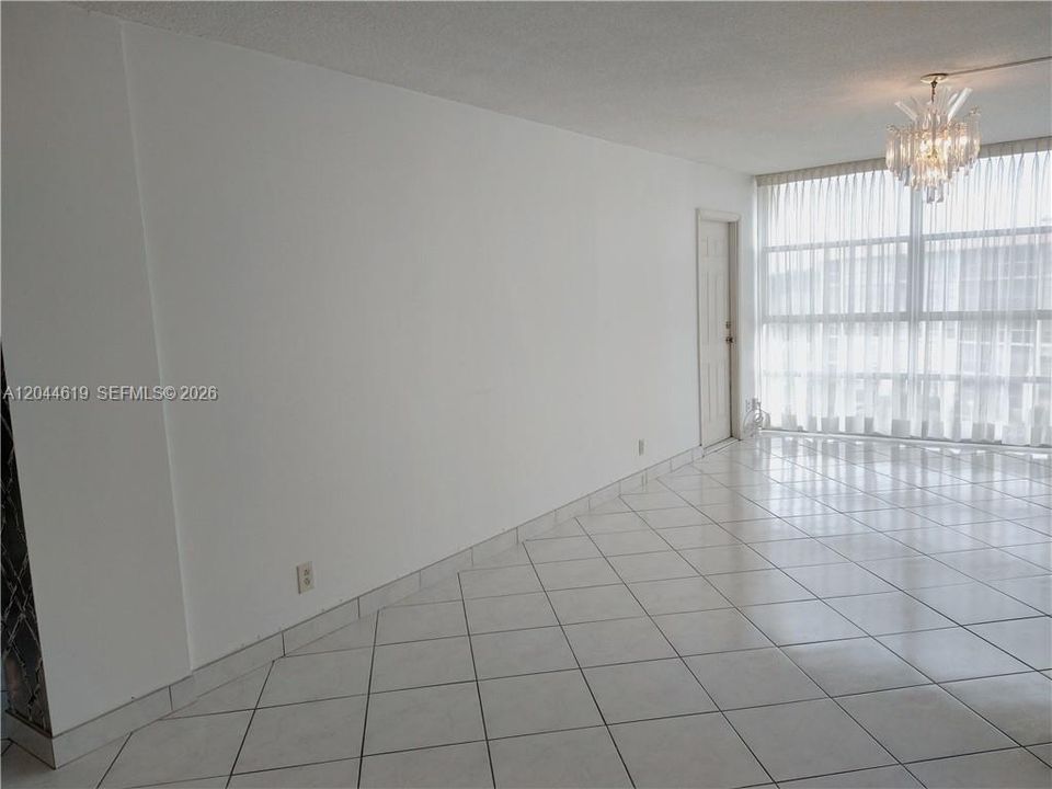 For Rent: $2,400 (2 beds, 2 baths, 1210 Square Feet)