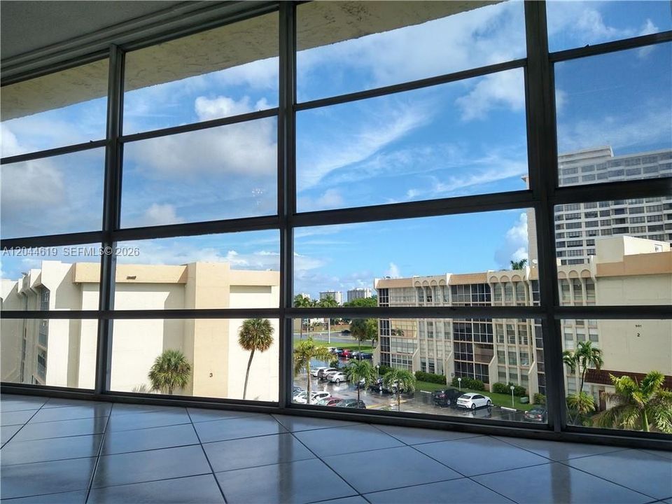 For Rent: $2,400 (2 beds, 2 baths, 1210 Square Feet)