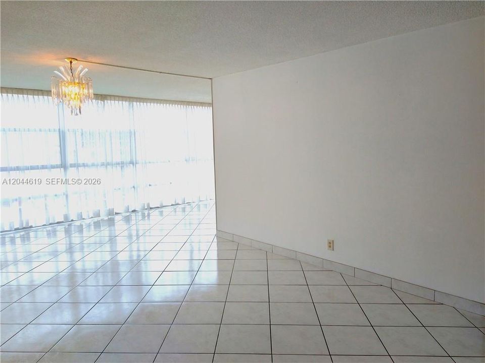 For Rent: $2,400 (2 beds, 2 baths, 1210 Square Feet)