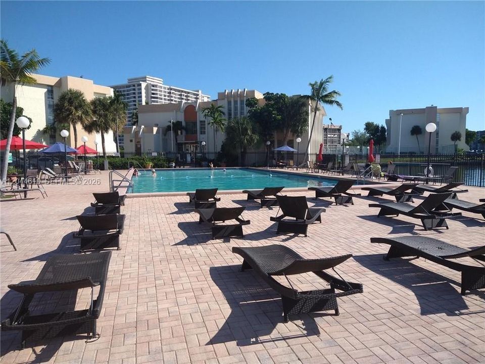 For Rent: $2,400 (2 beds, 2 baths, 1210 Square Feet)