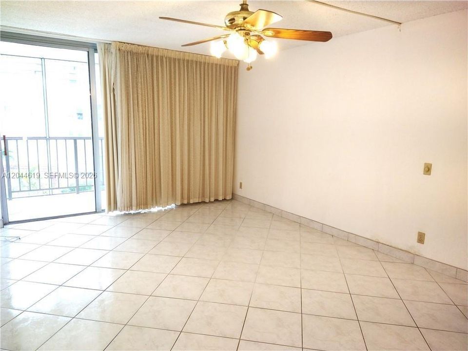 For Rent: $2,400 (2 beds, 2 baths, 1210 Square Feet)
