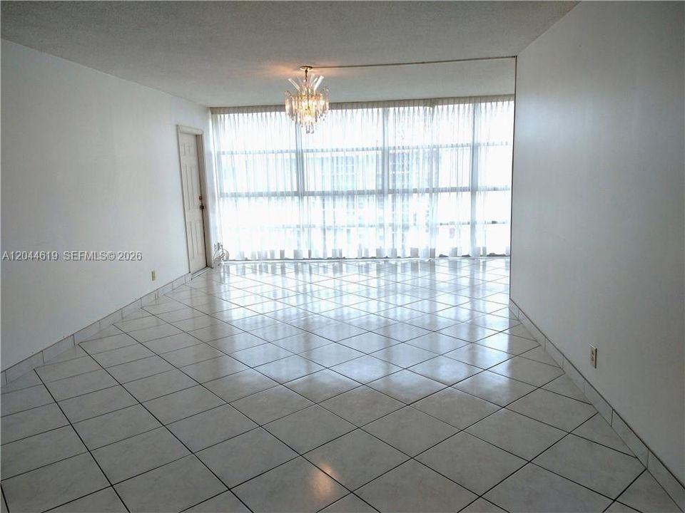 For Rent: $2,400 (2 beds, 2 baths, 1210 Square Feet)