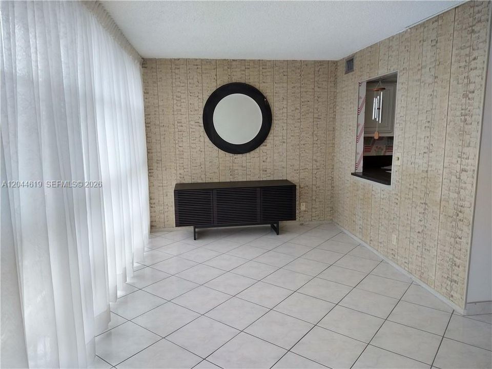 For Rent: $2,400 (2 beds, 2 baths, 1210 Square Feet)