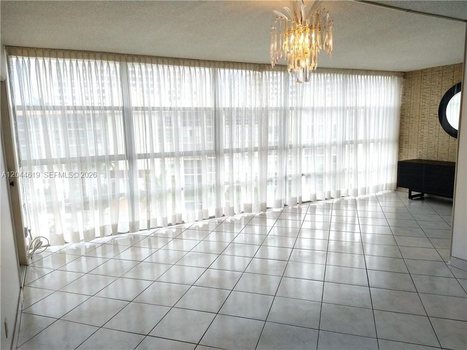 For Rent: $2,400 (2 beds, 2 baths, 1210 Square Feet)