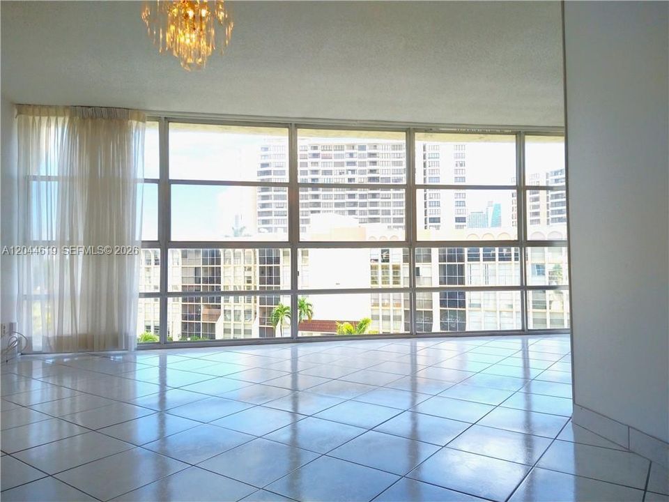 For Rent: $2,400 (2 beds, 2 baths, 1210 Square Feet)