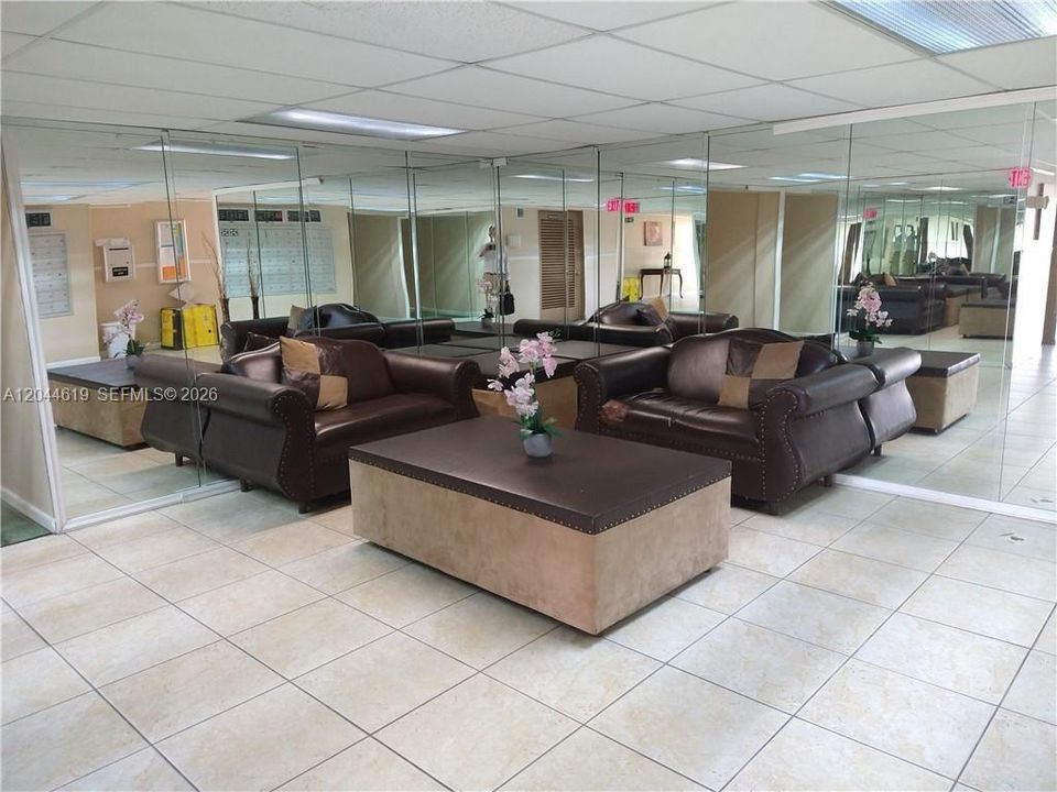 For Rent: $2,400 (2 beds, 2 baths, 1210 Square Feet)