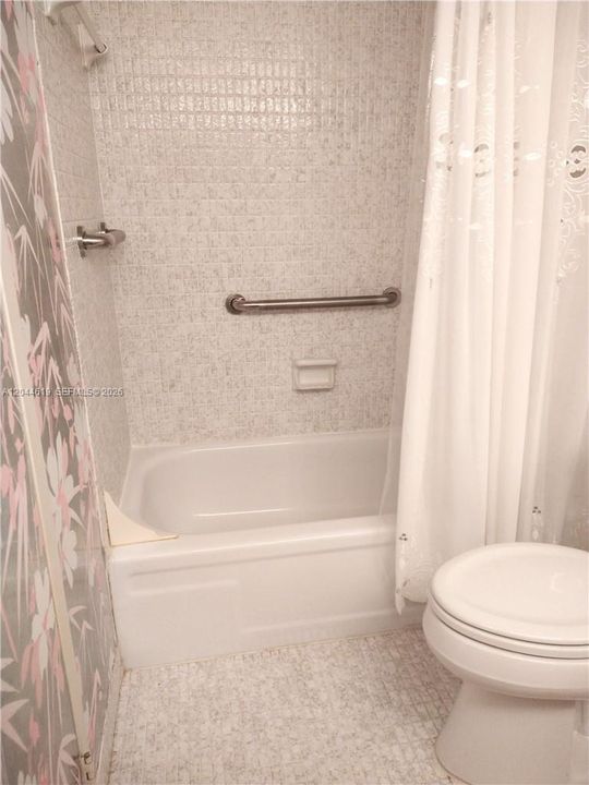 For Rent: $2,400 (2 beds, 2 baths, 1210 Square Feet)