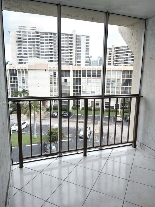 For Rent: $2,400 (2 beds, 2 baths, 1210 Square Feet)